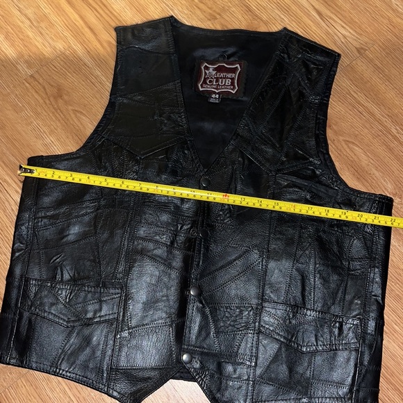 🏍️ 🦁 🏍️• ⚫️ Leather Club x Ridin’ Free Vibes ⚫️• 🦁🏍️ - Picture 4 of 8